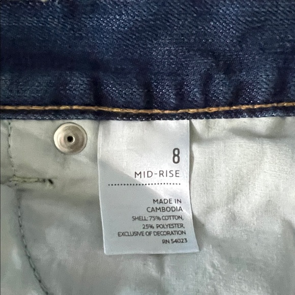 Old Navy “The Flirt” Mid-Rise Capri Women’s Classic Blue Denim Jeans - 8 - Picture 6 of 8